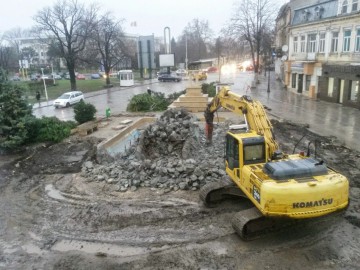 Fântâna din zona Peninsulară de la Lupoaică a fost demolată